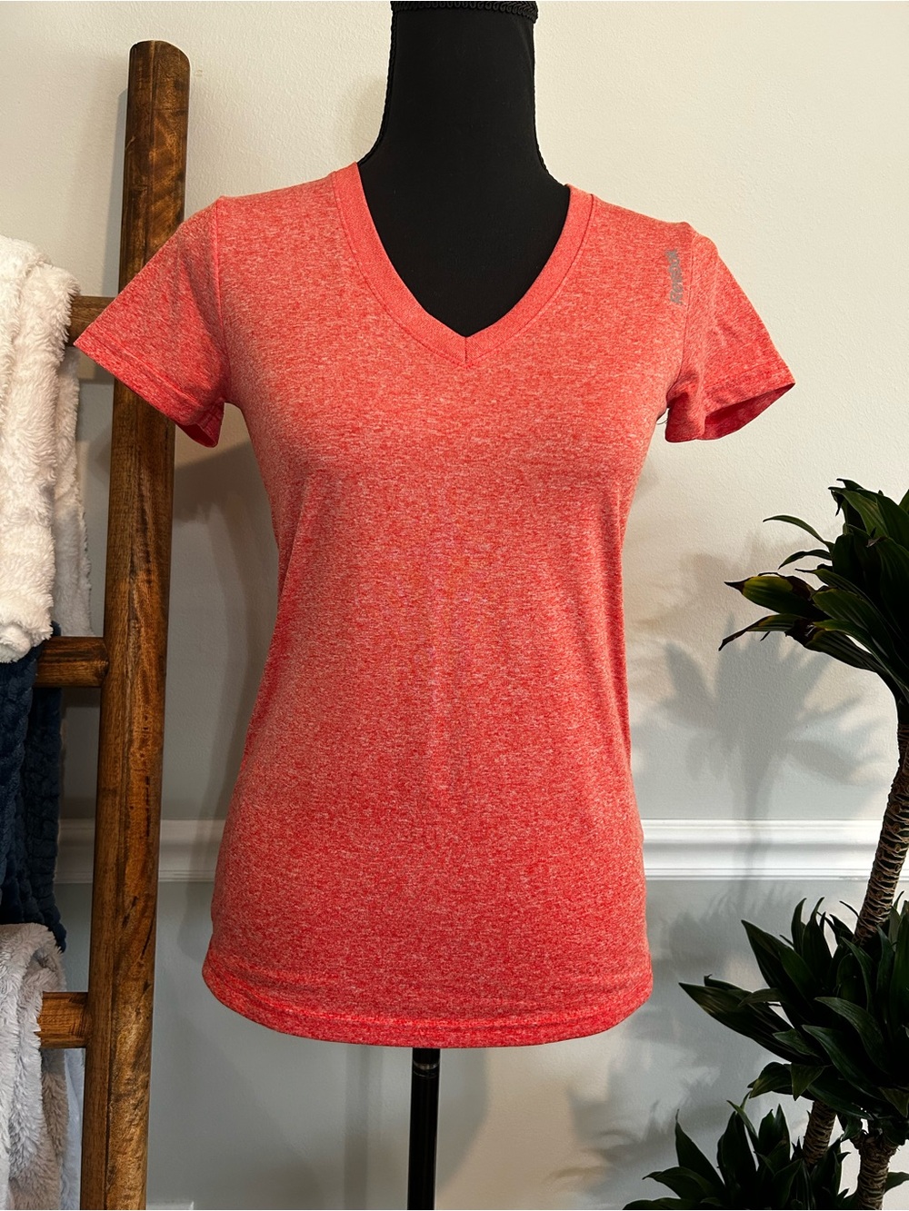 Reebok Women’s Coral Heather V-Neck Short Sleeve Tee Size XS